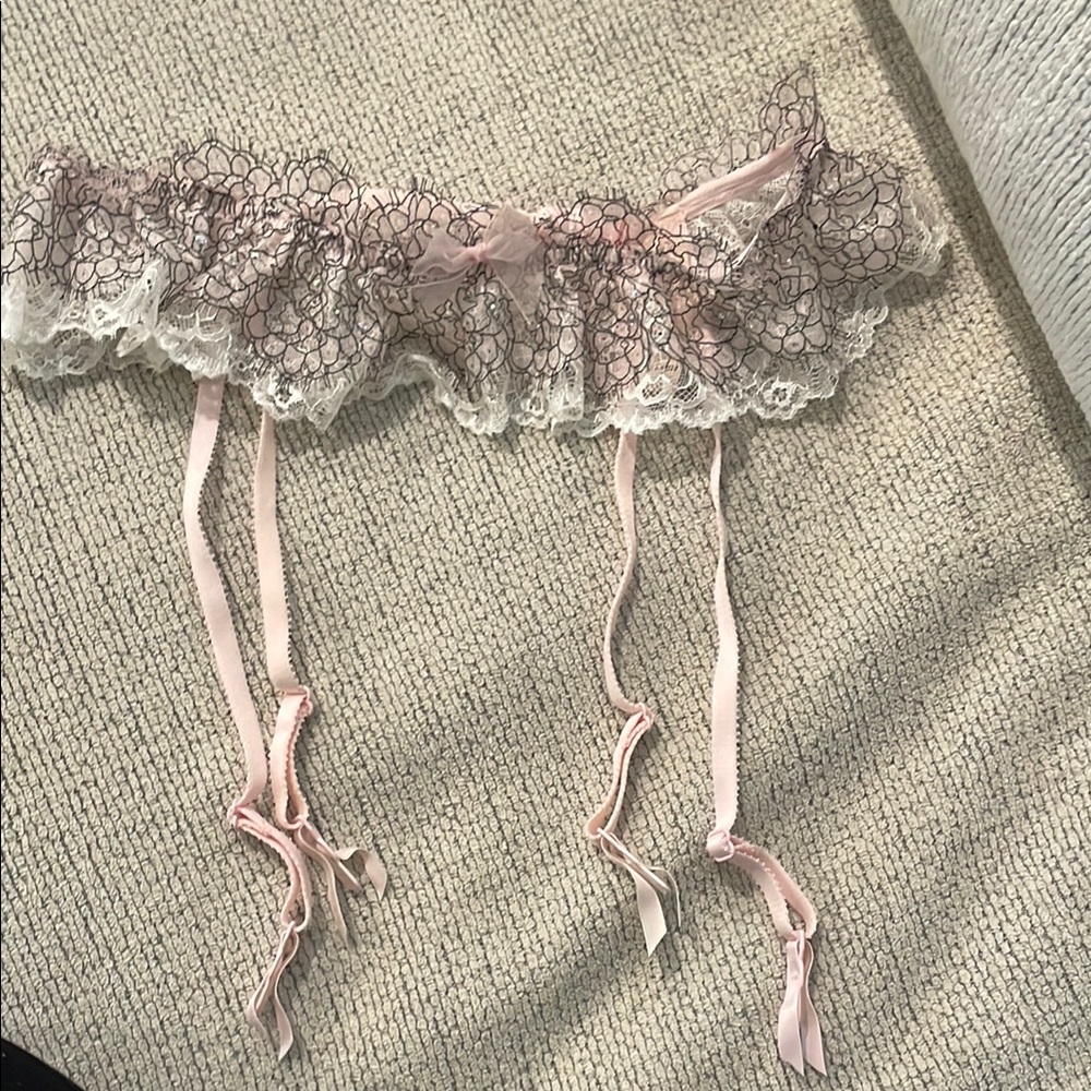 Brand new Victoria's Secret Pink and White Lace Bandeau